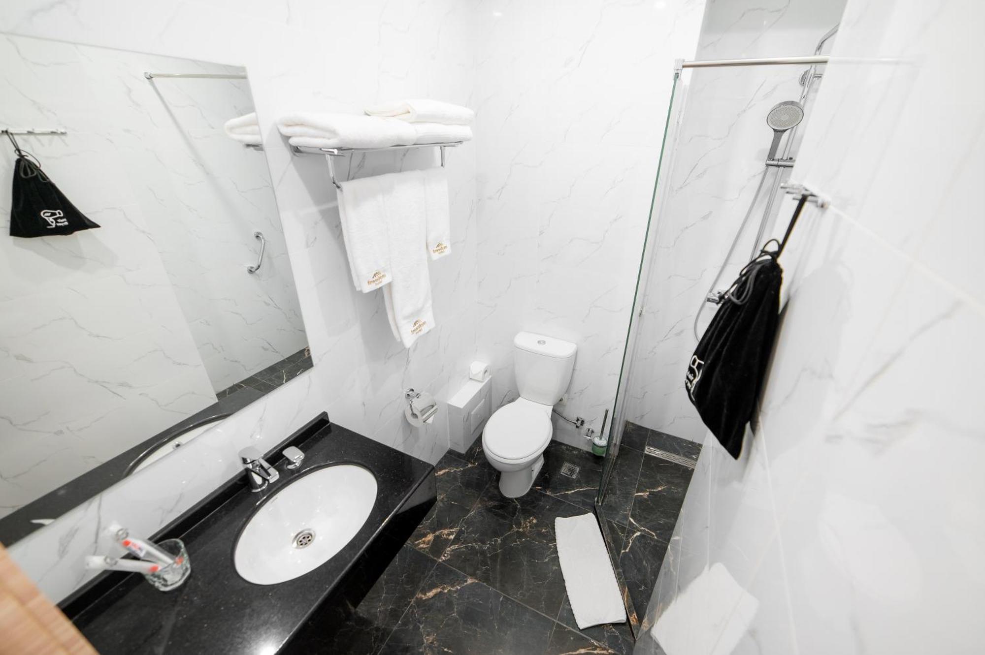 Freedom Hotel Μπισκέκ Εξωτερικό φωτογραφία